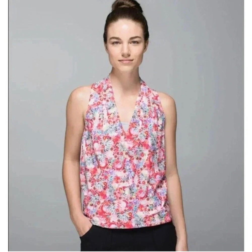 Lululemon Rollin’ With My Om’ies Tank Color: Flowabunga Mini Multi Size 8 EUC